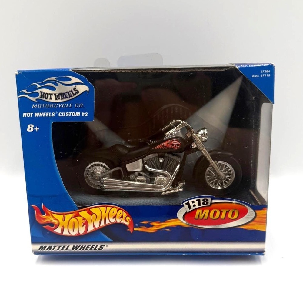 Hot Wheels Motorcycle Co Custom 2 Black Winged Skull 1:18 Moto 47364 Mattel 2002